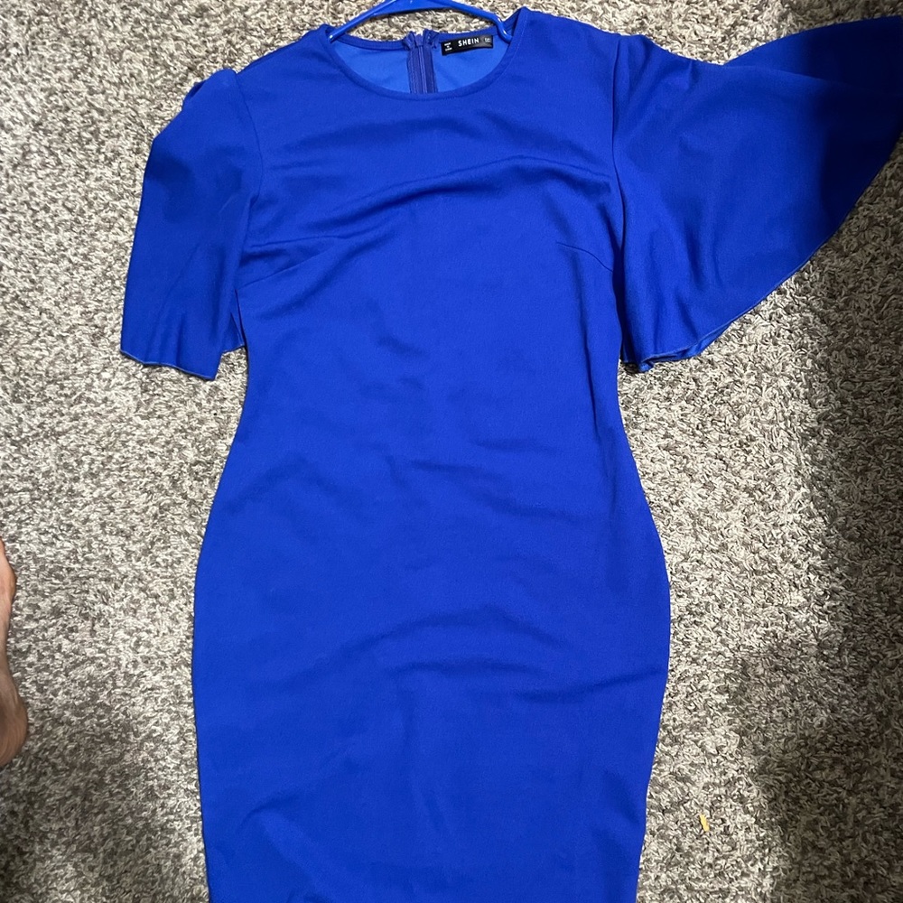 Form fitting flutter sleeve form fitting dress, knee length